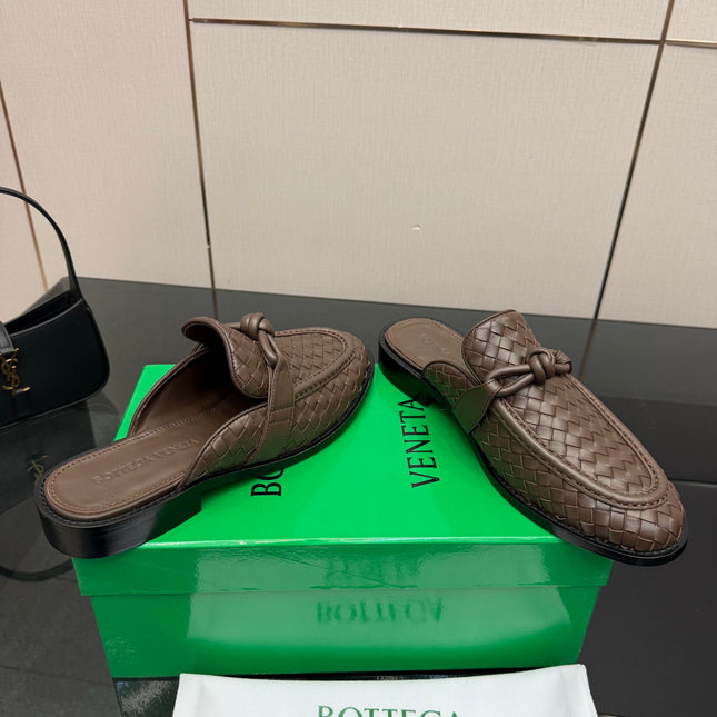BOTTEGA VENETA 26S BACKLESS LOAFERS IN BROWN TECHNICAL WOVEN CALFSKIN STYLE 1