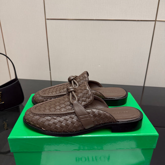 BOTTEGA VENETA 26S BACKLESS LOAFERS IN BROWN TECHNICAL WOVEN CALFSKIN STYLE 1