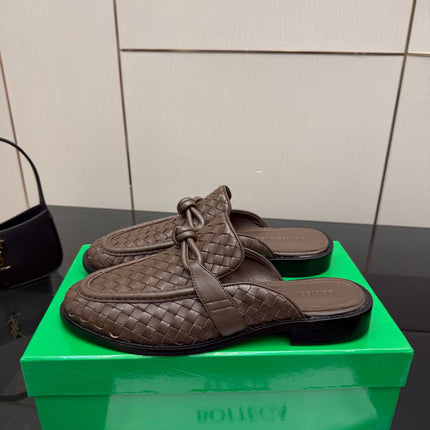 BOTTEGA VENETA 26S BACKLESS LOAFERS IN BROWN TECHNICAL WOVEN CALFSKIN STYLE 1