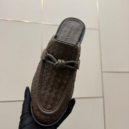 BOTTEGA VENETA 26S BACKLESS LOAFERS IN BROWN TECHNICAL WOVEN CALFSKIN STYLE 1