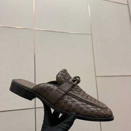 BOTTEGA VENETA 26S BACKLESS LOAFERS IN BROWN TECHNICAL WOVEN CALFSKIN STYLE 1