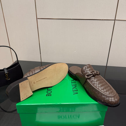 BOTTEGA VENETA 26S BACKLESS LOAFERS IN BROWN TECHNICAL WOVEN CALFSKIN STYLE 1