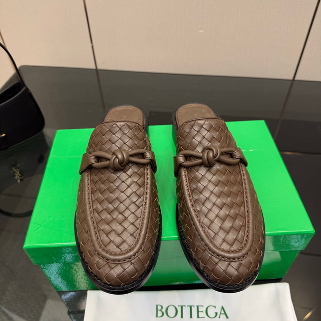 BOTTEGA VENETA 26S BACKLESS LOAFERS IN BROWN TECHNICAL WOVEN CALFSKIN STYLE 1