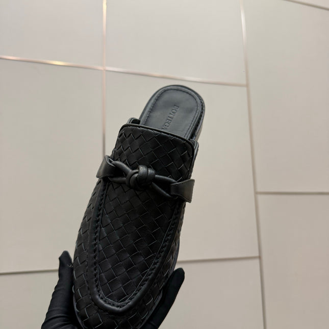 BOTTEGA VENETA 26S BACKLESS LOAFERS IN BLACK TECHNICAL WOVEN CALFSKIN STYLE 2