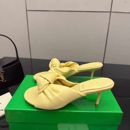 BOTTEGA VENETA 26S KNOT-STRAP HIGH-HEEL SANDALS IN YELLOW LAMBSKIN