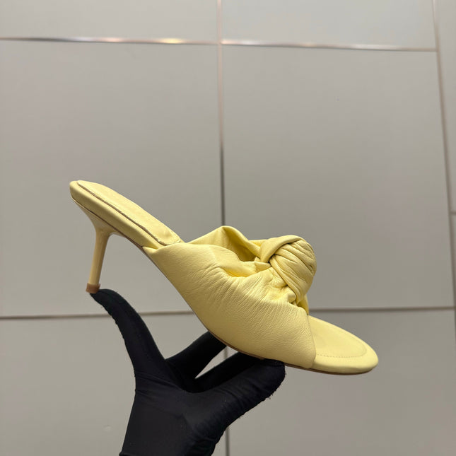 BOTTEGA VENETA 26S KNOT-STRAP HIGH-HEEL SANDALS IN YELLOW LAMBSKIN