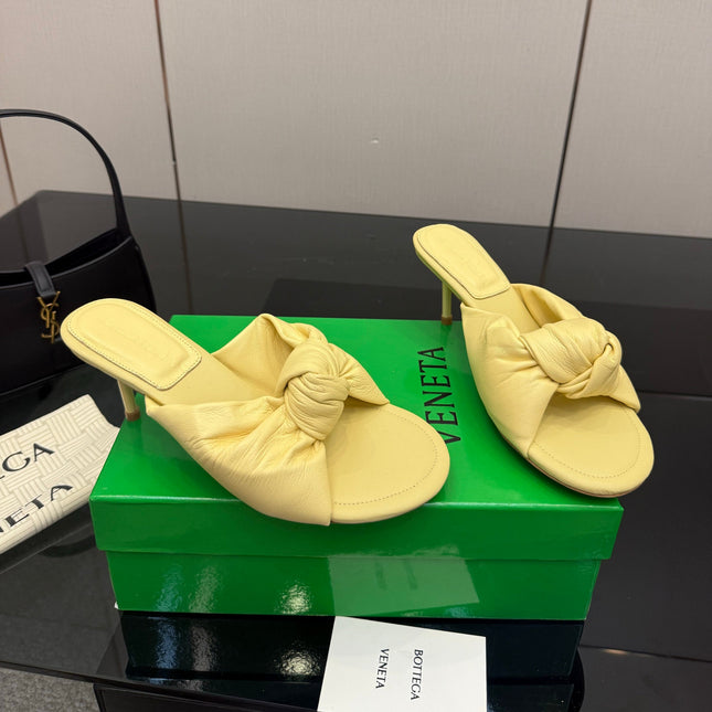 BOTTEGA VENETA 26S KNOT-STRAP HIGH-HEEL SANDALS IN YELLOW LAMBSKIN