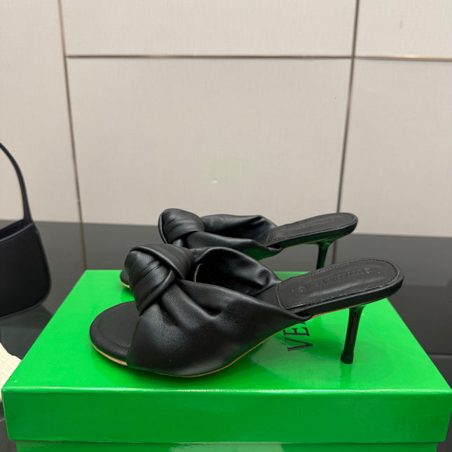 BOTTEGA VENETA 26S KNOT-STRAP HIGH-HEEL SANDALS IN BLACK LAMBSKIN