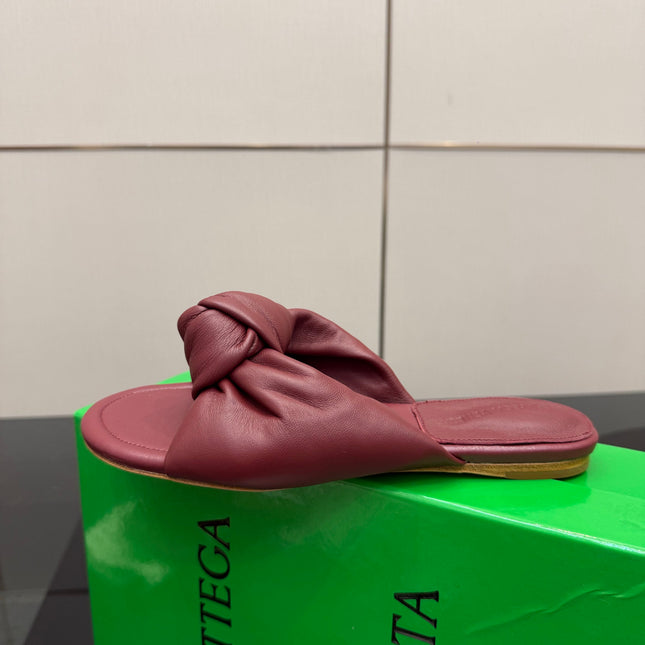 BOTTEGA VENETA 26S SLIDE SANDALS IN DARK RED LAMBSKIN