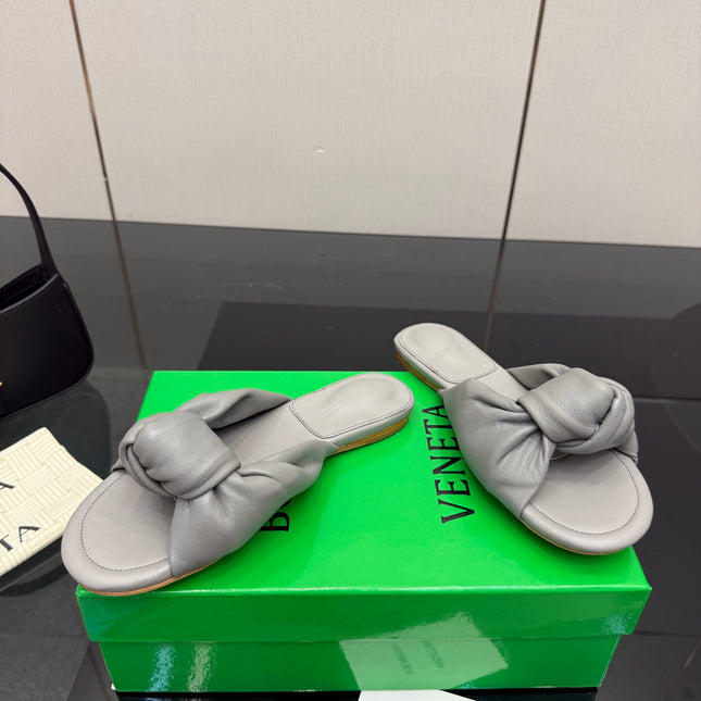 BOTTEGA VENETA 26S SLIDE SANDALS IN DARK GREY LAMBSKIN
