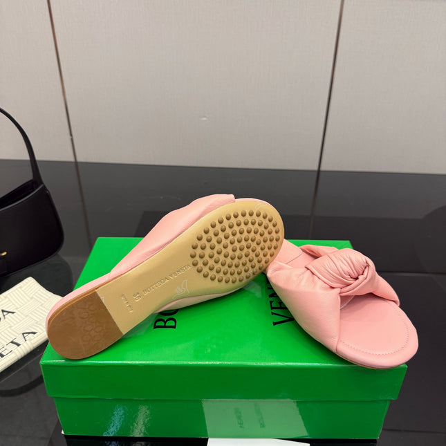 BOTTEGA VENETA 26S SLIDE SANDALS IN PASTEL PINK LAMBSKIN