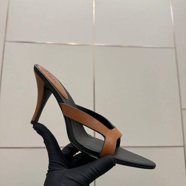 YSL 26S POINTED-TOE SANDALS 90 MM IN BROWN AND BLACK CALFSKIN