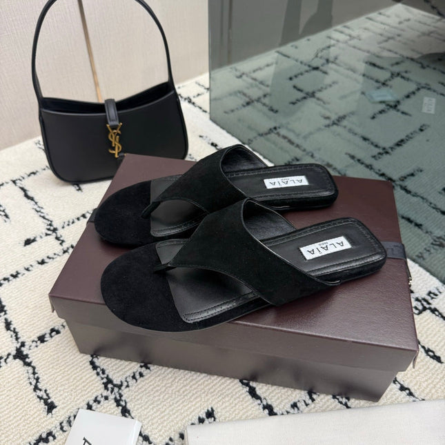 ALAIA 26S THONG MULE SANDALS IN BLACK SUEDE