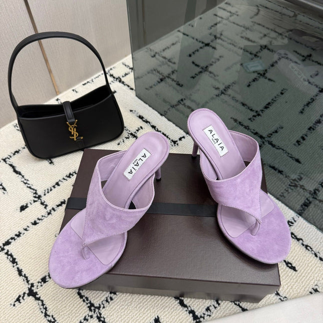 ALAIA 26S HEELED THONG MULE SANDALS IN PURPLE SUEDE