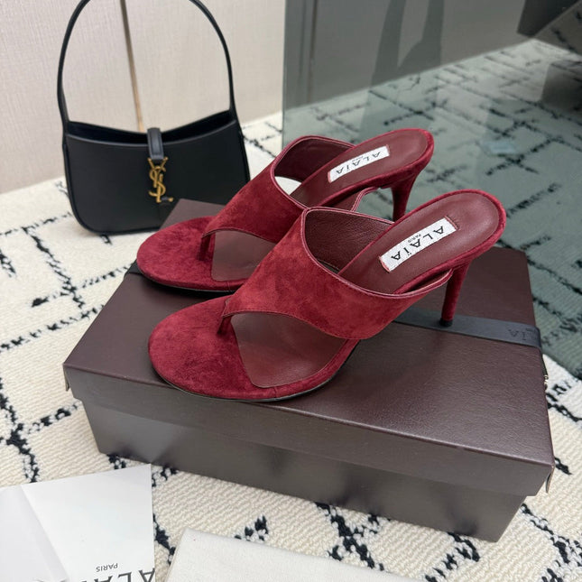 ALAIA 26S HEELED THONG MULE SANDALS IN BURGUNDY SUEDE