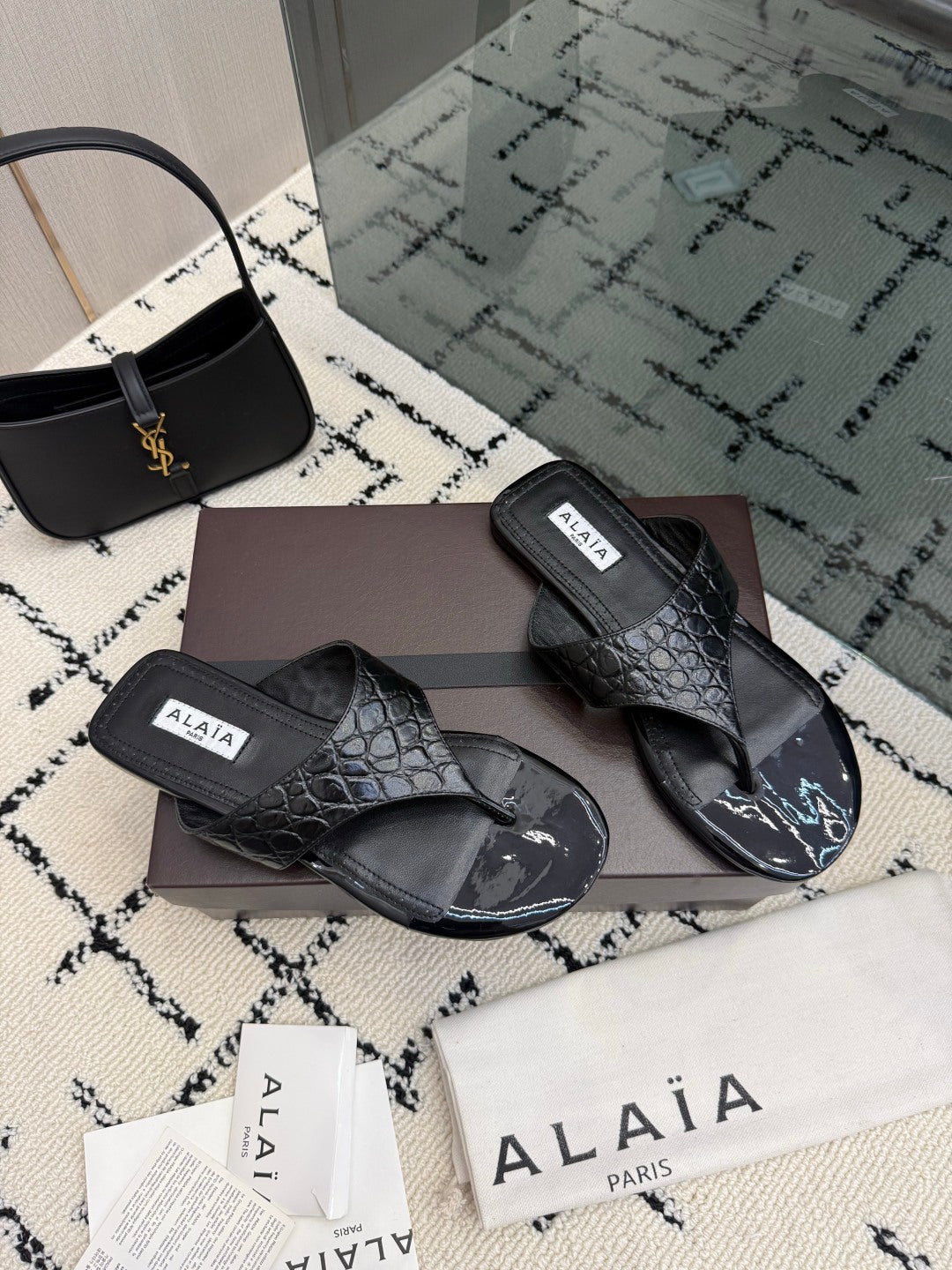 ALAIA 26S THONG MULE SANDALS IN BLACK CALFSKIN