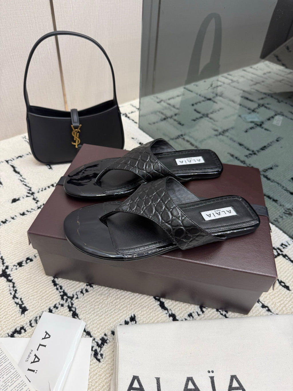 ALAIA 26S THONG MULE SANDALS IN BLACK CALFSKIN