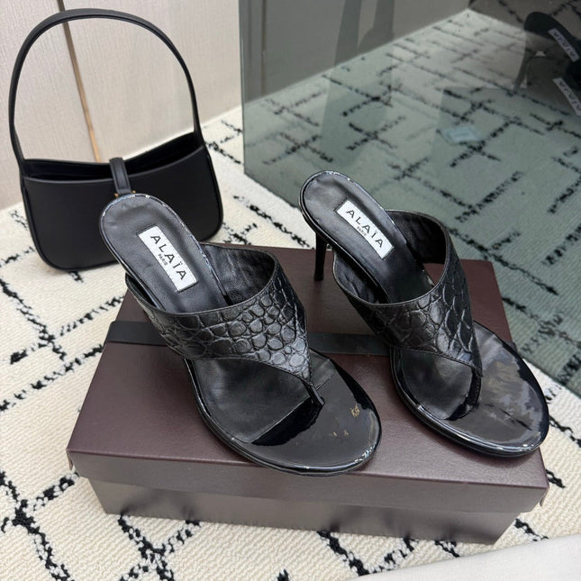 ALAIA 26S HEELED THONG MULE SANDALS IN BLACK CALFSKIN
