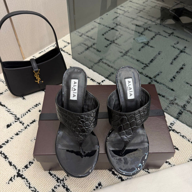 ALAIA 26S HEELED THONG MULE SANDALS IN BLACK CALFSKIN