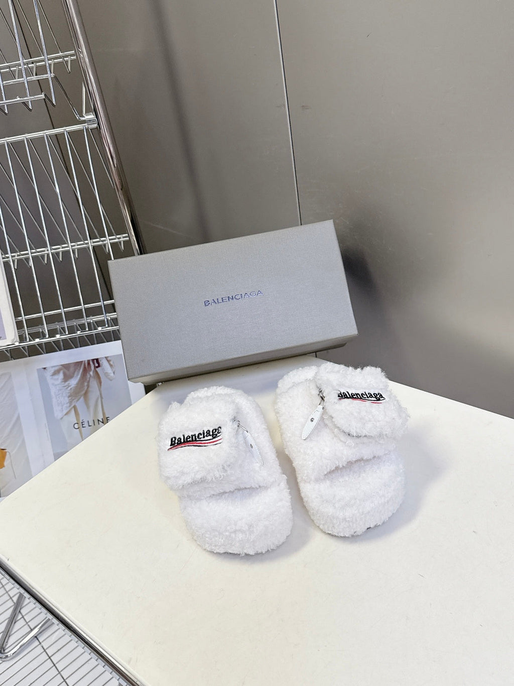 BALENCIAGA 25S SLIPPERS IN WHITE FAUX SHEARLING