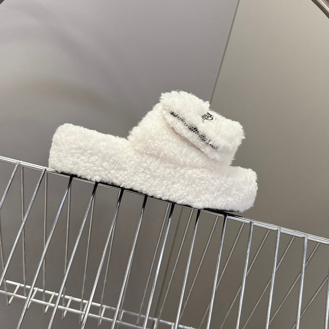 BALENCIAGA 25S SLIPPERS IN WHITE FAUX SHEARLING