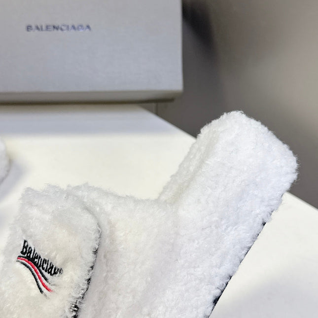 BALENCIAGA 25S SLIPPERS IN WHITE FAUX SHEARLING