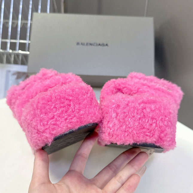 BALENCIAGA 25S SLIPPERS IN PINK FAUX SHEARLING