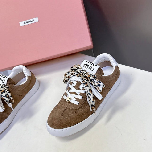 MIUMIU 25S SNEAKERS IN EARTH BROWN SUEDE WITH LEOPARD-PRINT LACES