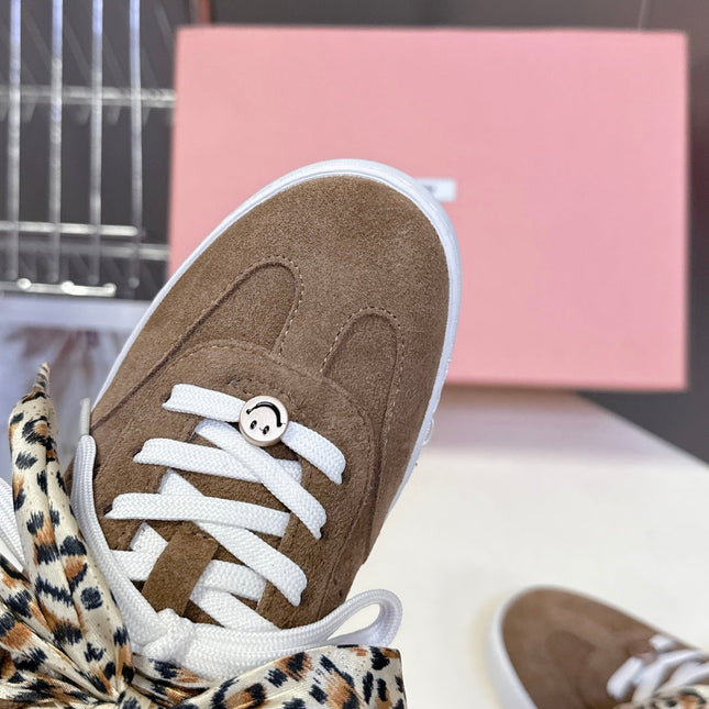 MIUMIU 25S SNEAKERS IN EARTH BROWN SUEDE WITH LEOPARD-PRINT LACES