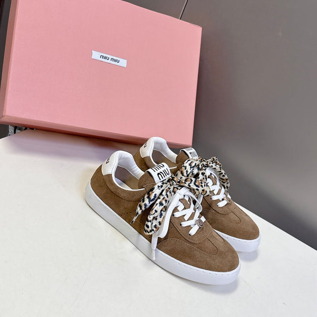 MIUMIU 25S SNEAKERS IN EARTH BROWN SUEDE WITH LEOPARD-PRINT LACES