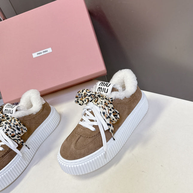 MIUMIU 25S SNEAKERS 45MM IN EARTH BROWN SUEDE WITH LEOPARD-PRINT LACES SHEARLING