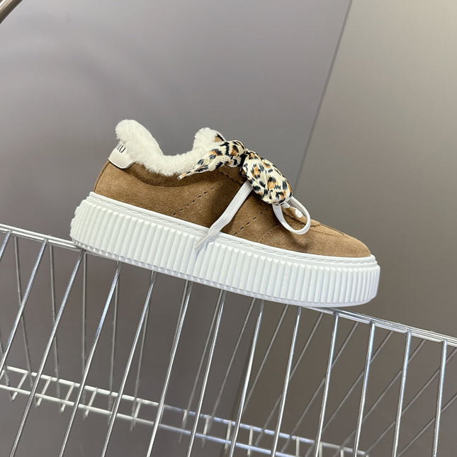 MIUMIU 25S SNEAKERS 45MM IN EARTH BROWN SUEDE WITH LEOPARD-PRINT LACES SHEARLING