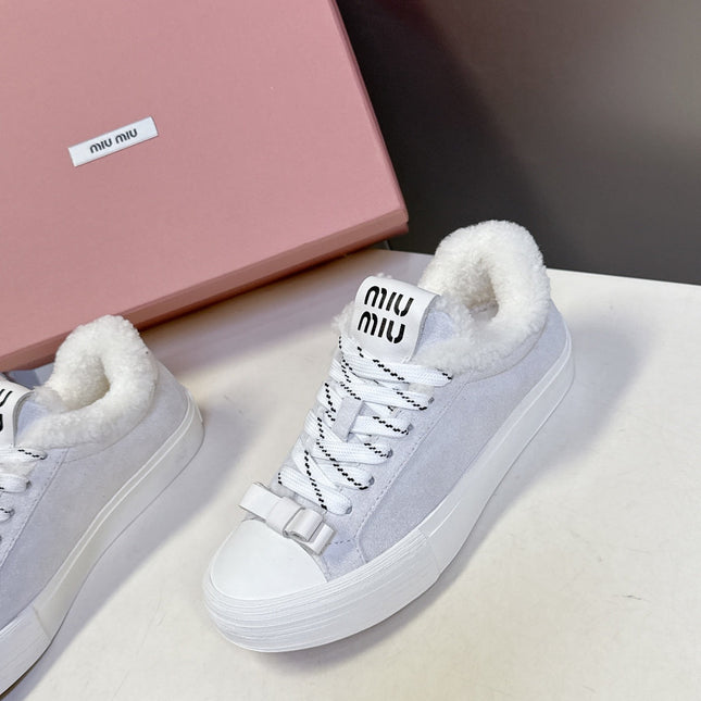 MIUMIU 25S SNEAKERS IN WHITE SUEDE WITH SHEARLING
