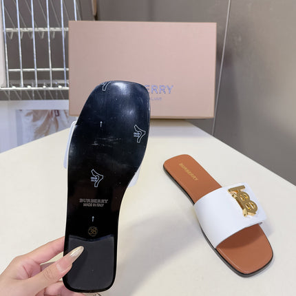 BURBERRY 26S FLAT SLIDE SANDALS IN WHITE AND CARAMEL BROWN CALFSKIN GOLD HARDWARE