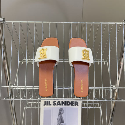 BURBERRY 26S FLAT SLIDE SANDALS IN WHITE AND CARAMEL BROWN CALFSKIN GOLD HARDWARE