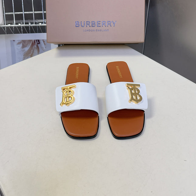 BURBERRY 26S FLAT SLIDE SANDALS IN WHITE AND CARAMEL BROWN CALFSKIN GOLD HARDWARE