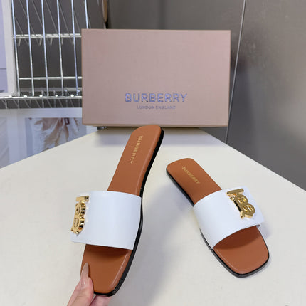 BURBERRY 26S FLAT SLIDE SANDALS IN WHITE AND CARAMEL BROWN CALFSKIN GOLD HARDWARE