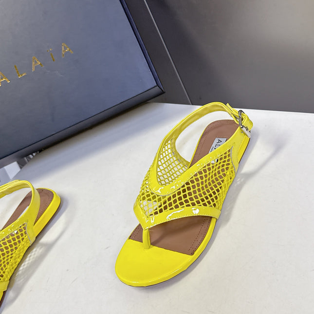 ALAIA 26S FLAT MESH THONG SANDALS IN YELLOW PATENT CALFSKIN