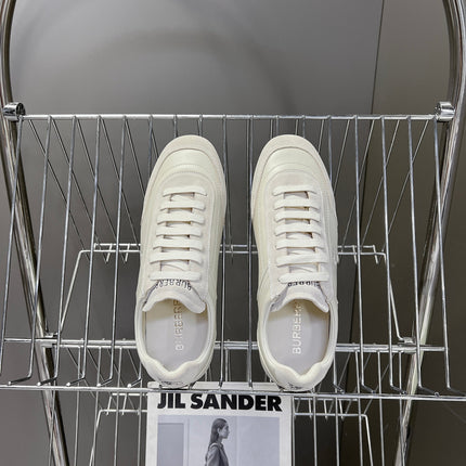 BURBERRY 26S LOW TOP SNEAKERS IN IVORY WHITE CALFSKIN AND SUEDE
