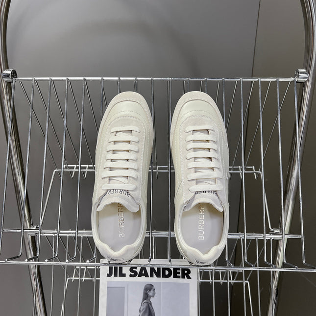 BURBERRY 26S LOW TOP SNEAKERS IN IVORY WHITE CALFSKIN AND SUEDE