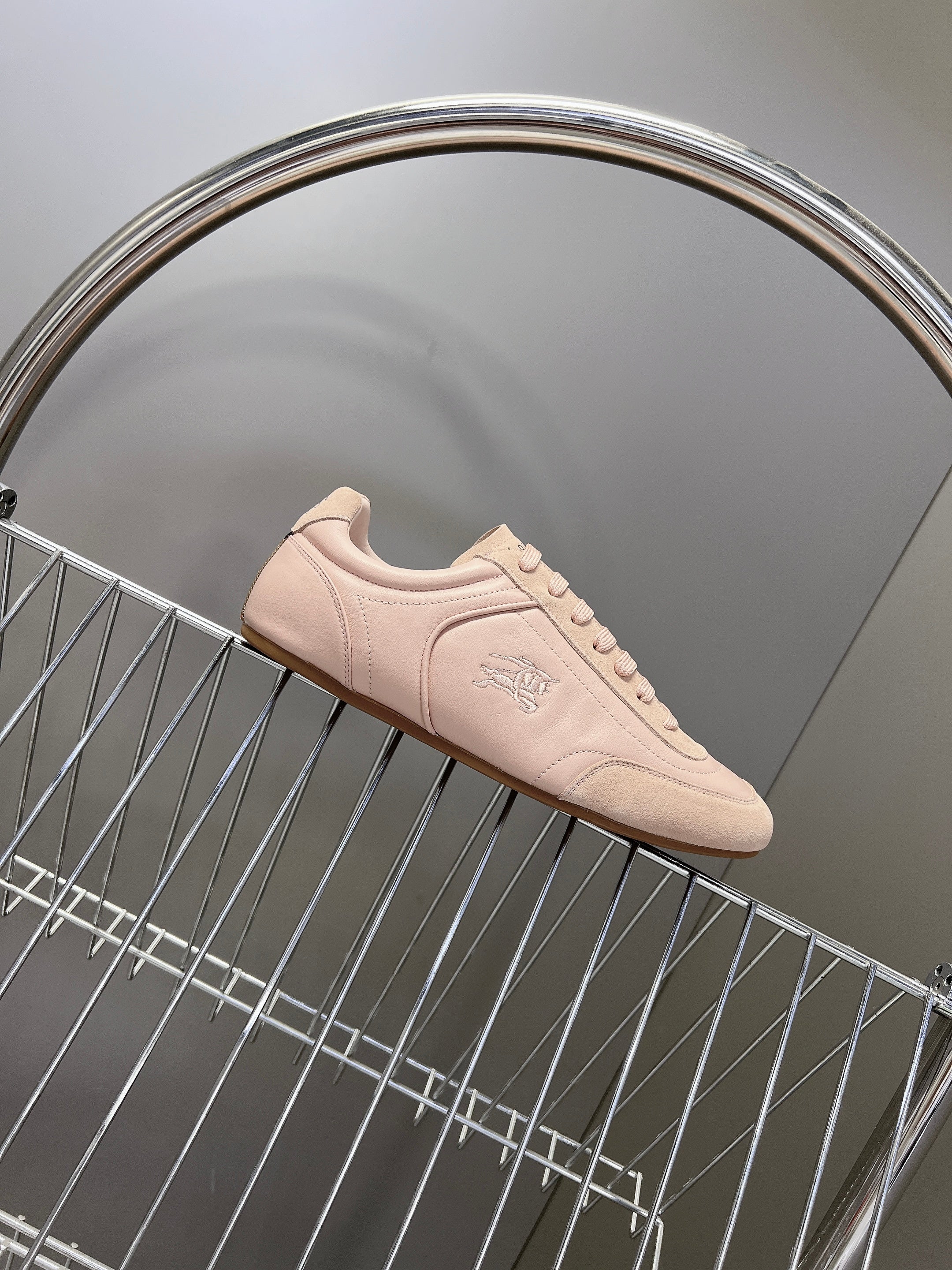BURBERRY 26S LOW TOP SNEAKERS IN LIGHT PINK CALFSKIN AND SUEDE