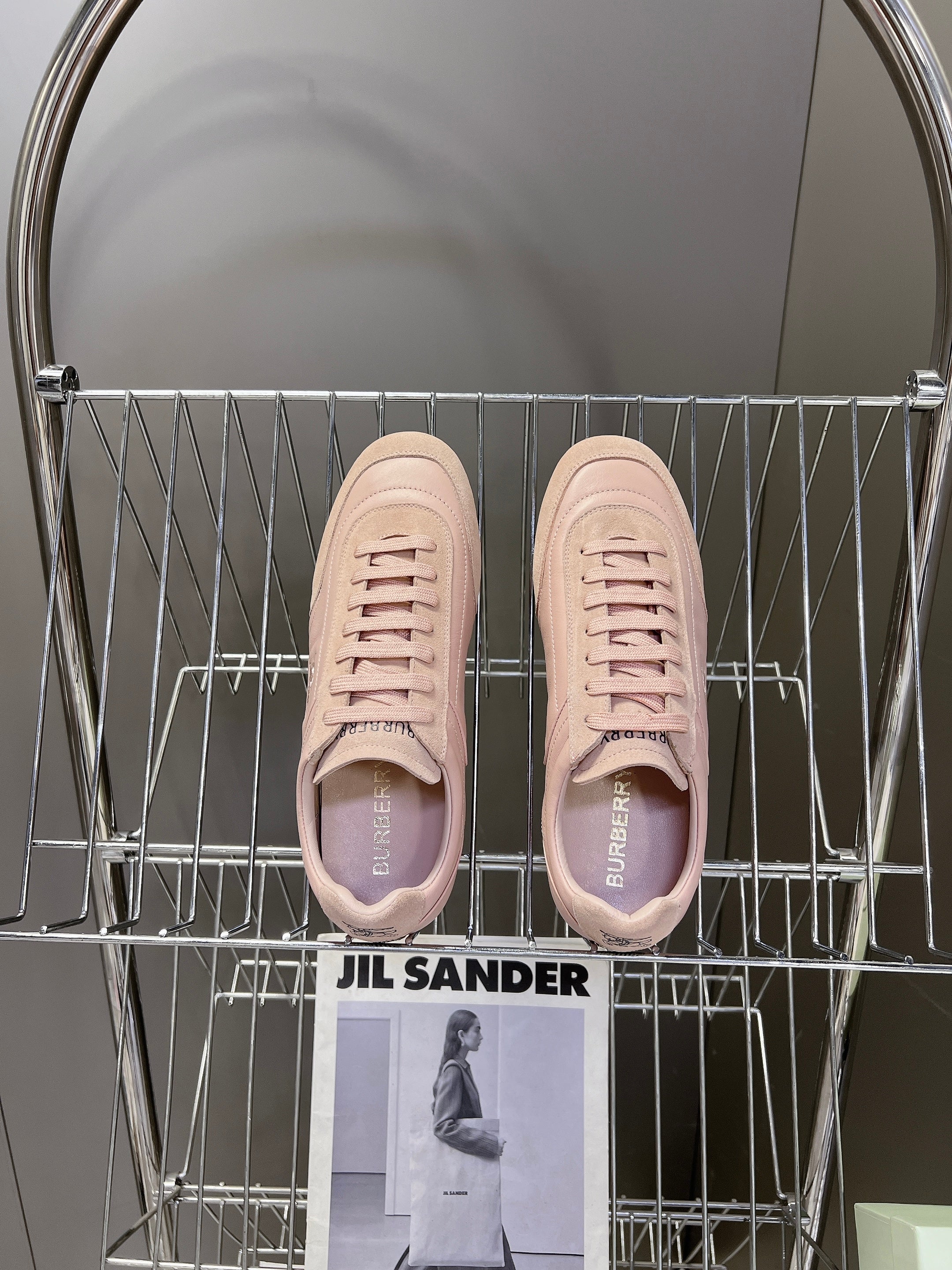 BURBERRY 26S LOW TOP SNEAKERS IN LIGHT PINK CALFSKIN AND SUEDE