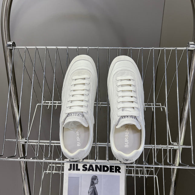 BURBERRY 26S LOW TOP SNEAKERS IN CREAM WHITE CALFSKIN AND SUEDE