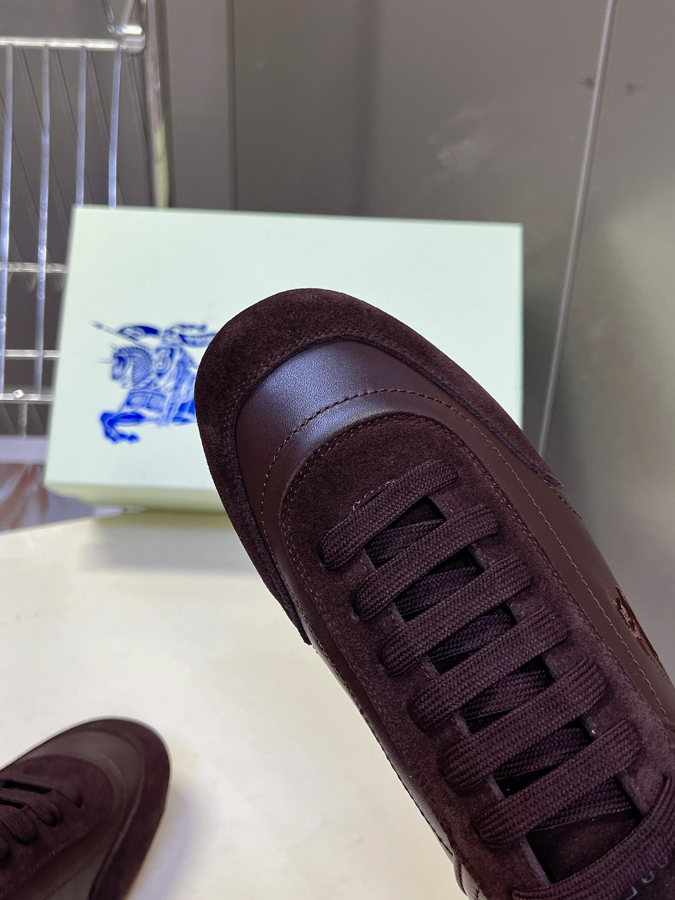 BURBERRY 26S LOW TOP SNEAKERS IN DARK BROWN CALFSKIN AND SUEDE