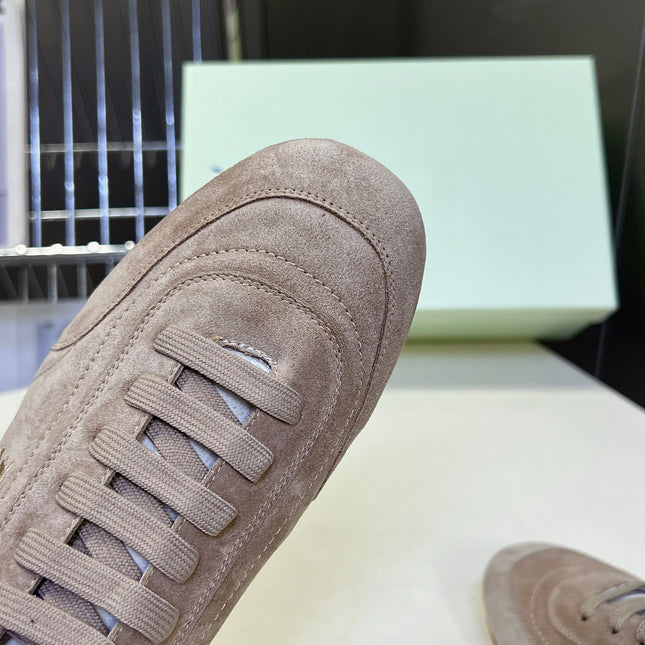 BURBERRY 26S LOW TOP SNEAKERS IN TAUPE BEIGE SUEDE
