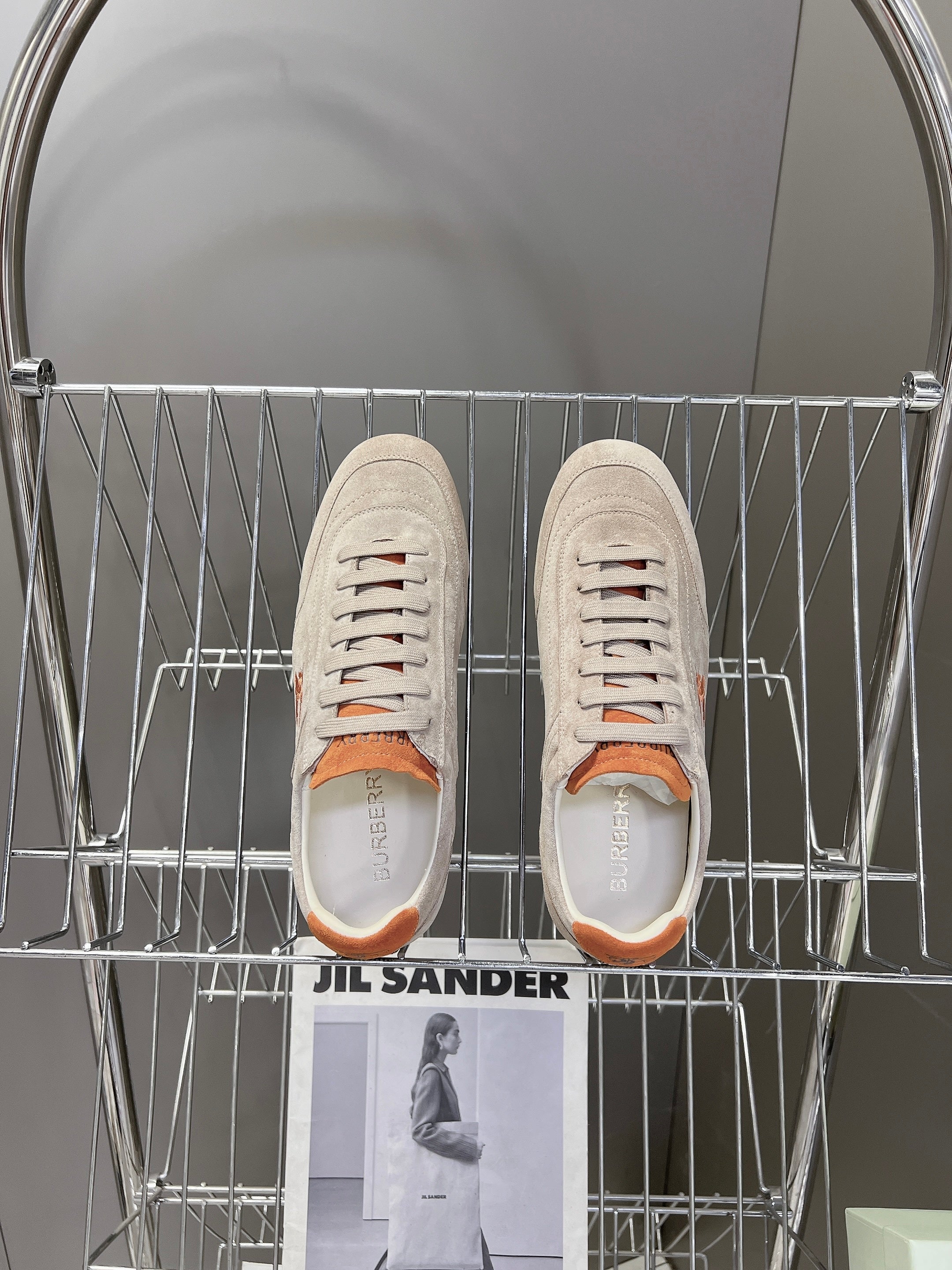 BURBERRY 26S LOW TOP SNEAKERS IN BEIGE AND ORANGE SUEDE