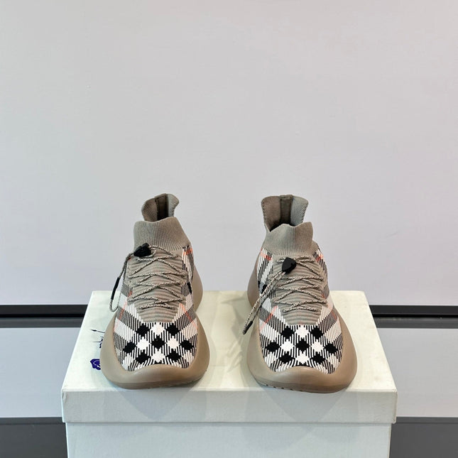BURBERRY 26S CHECK KNIT SOCK SNEAKERS IN ARCHIVE BEIGE FABRIC