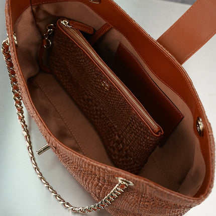 CHANEL 25S SHOULDER BAG 32 IN CARAMEL BROWN RAFFIA AND CALFSKIN GOLD HARDWARE