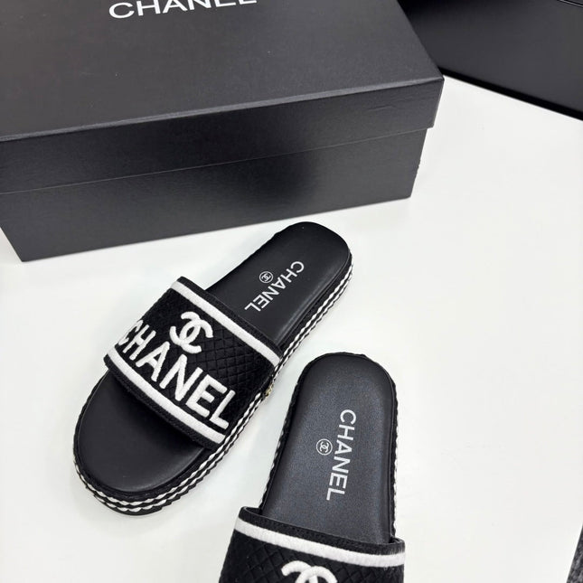 CC SLIDE SANDALS 25S IN BLACK FABRIC AND CALFSKIN