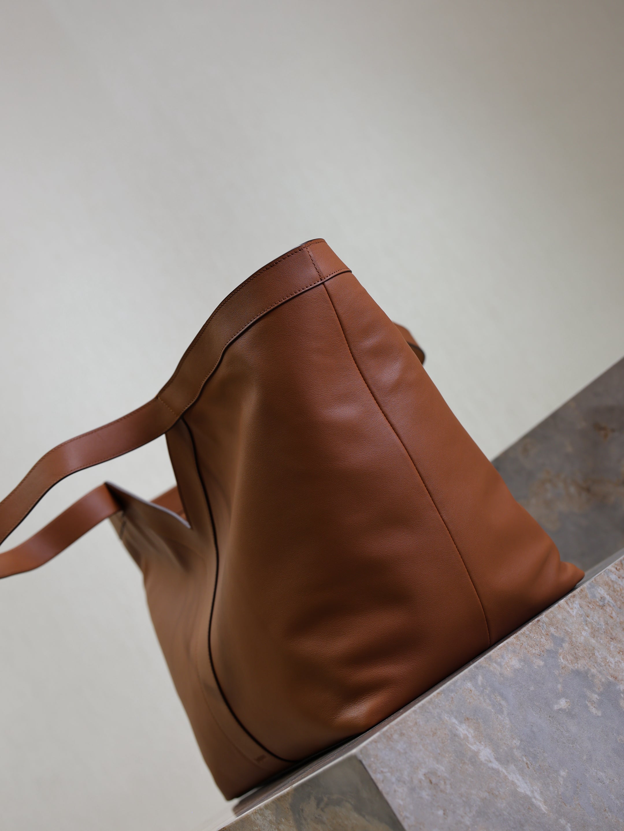 YSL 25S Y TOTE 50 IN CARAMEL CALFSKIN GOLD HARDWARE